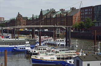 Germany, Hamburg, HafenCity, historic warehouse district, World Heritage Site, Customs Canal, view