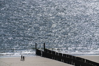 Strollers on the beach near Zoutelande, breakwater, province of Zeeland, Walcheren peninsula,