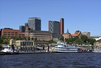 Europe, Germany, Hamburg, St. Pauli, View over the Elbe to St. Pauli Landungsbrücken and skyline