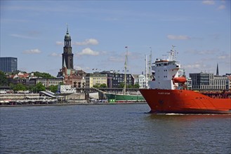 Europe, Germany, Hanseatic City of Hamburg, Elbe, View across the Elbe to the Michel, Fleet Star