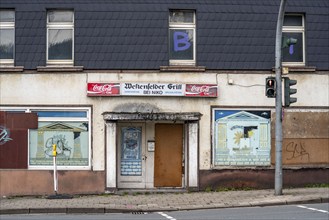 Westenfelder Straße, abandoned house, bricked-up entrances, empty building in Wattenscheid, Bochum,