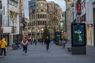 First day of the Christmas lockdown in the Corona crisis, empty shopping alleyway Schildergasse,