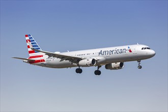 An American Airlines Airbus A321 aircraft with the registration number N900UW at Dallas Fort Worth