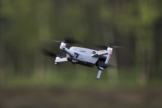 A drone in flight in the Hohe Ward nature reserve in Münster, 08/04/2024