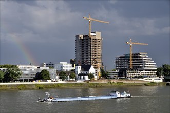 The Lufthansa high-rise (headquarters of the German airline until 2007) on the banks of the Rhine