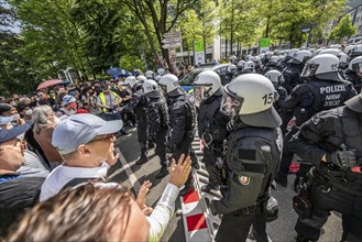 Riots in the run-up to the AFD party conference in Essen, demonstrators try to prevent AFD