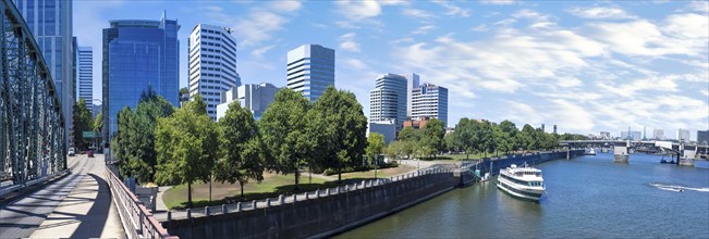 USA, panoramic view of Columbia River and Portland city downtown and financial center, North