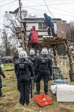 2nd day of the clearing of the hamlet Lützerath, by the police, of tree houses and huts, of climate