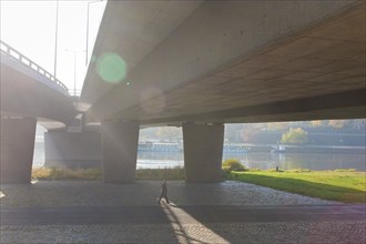 In the early hours of the morning, a section of the Carola Bridge collapsed for unknown reasons.