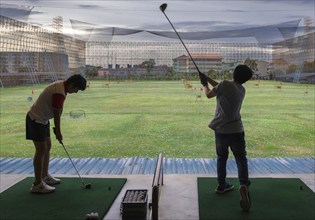 Golf driving range tee