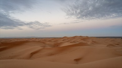 Sunrise in the desert, dunes, Erg Chebbi, Sahara, Merzouga, Morocco, Africa