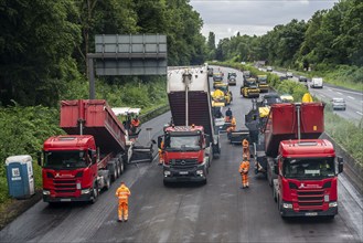 Renewal of the road surface on the A40 motorway between the Kaiserberg junction and Mülheim-Heißen,