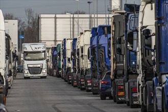 Dachser logistics centre in Herne-Börnig, truck tractors waiting for their next journey and the