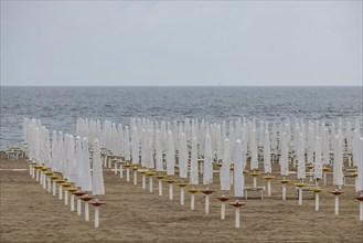 Bagni Lungomare, Chioggia. Bathing beach on the Adriatic in bad weather. All deckchairs are free.