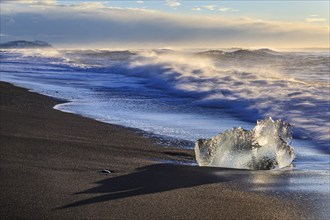 Ice floes on the beach, waves, sunny, morning mood, winter, Diamond Beach, Breidamerkursandur,