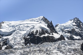 La Jonction, glacier tongue, Glacier des Bossons meets Glacier de Taconnaz, summit of Mont Maudit