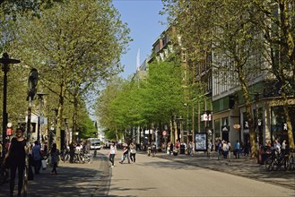 Germany, Hamburg, City, Mönckebergstraße, Main shopping street, Passers-by in motion, Hamburg,