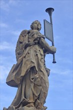 Sculpture at the Schellenbrunnen, trumpet, holding, coat of arms, free-standing, main market,