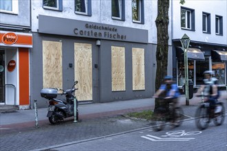 Before the demonstrations against the AFD party conference in Essen's Grugahalle, shops on