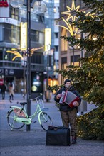 First day of the Christmas lockdown in the Corona crisis, empty shopping alleyway Schildergasse,