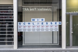 First day of the Christmas lockdown in the Corona crisis, Hohe Straße shopping street in the city