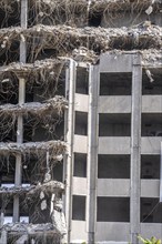 Demolition of a former office building, after complete gutting only the concrete parts of the