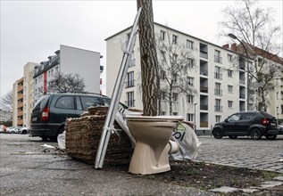 Toilet on a pavement, illegal waste disposal in the Berlin district of Wedding, 15.02.2024