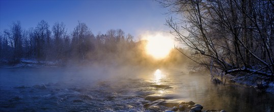 Sunrise on the Isar, Isar floodplains in winter, near Arzbach, Lenggries, Upper Bavaria, Bavaria,