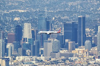 An American Airlines Airbus A321neo aircraft with the registration number N444UW at Los Angeles