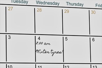 Symbolic image: Appointment calendar with note for tyre change