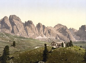 Rifugio Firenze in Cisles, Regensburger Hütte with Geisslergruppe, a refuge on the Cislesalm in Val