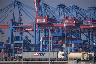 Port of Hamburg, Waltershofer Hafen, A7 motorway, container ship, HHLA Container Terminal