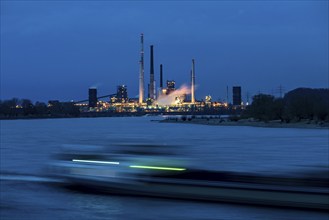 Rhine at Duisburg Bruckhausen, Marxloh, Thyssenkrupp Steel steelworks, blast furnaces, sintering