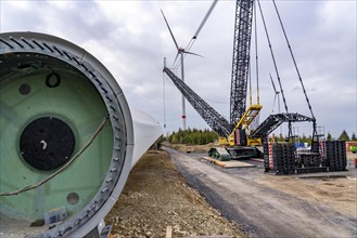 Erection of a wind turbine, wind energy plant, erection of the crawler lattice crane for blade