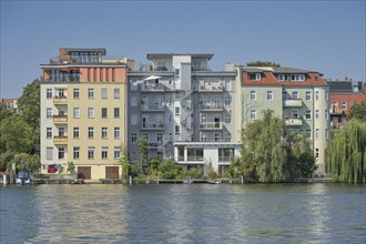 Residential buildings on the Dahme, Gutenbergstraße, Köpenick, Treptow-Köpenick, Berlin, Germany,