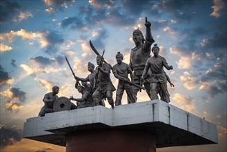 Guwahati, India. 25 November 2024. Statue of Ahom commander Lachit Barphukan and soldiers stands in