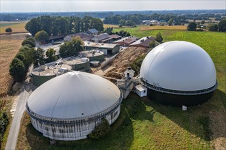 Biogas plant, gas storage, with dome, fermenter tanks for the fermentation process, use of solid