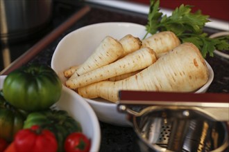 Swabian cuisine, raw parsley root for the preparation of parsley root and mashed potatoes for sour