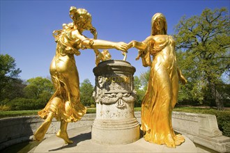 Mozart monument, the sculpture by the Berlin sculptor Hermann Hosaeus, erected in 1907, shows the