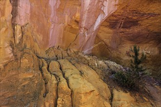 Ochre nature trail, Le Sentier des Ocres, former ochre mining area, ochre rocks, Roussillon,