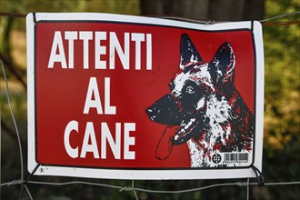 Sign Warning against the dog, near San Quirico d'Orcia, Val d'Orcia, Orcia Valley, Tuscany, Italy,