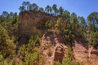 Ochre nature trail, Le Sentier des Ocres, former ochre mining area, ochre rocks, Roussillon,