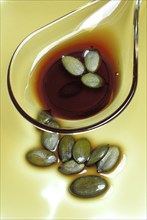 Pumpkin seed oil and pumpkin seeds (Cucurbita pepo var. styriaca)