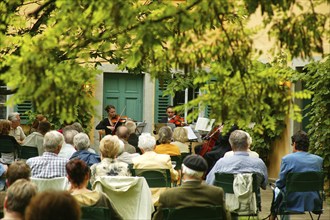 Museum Summer Night, Dresden, concert in the garden of the Carl Maria von Weber Museum. Numerous