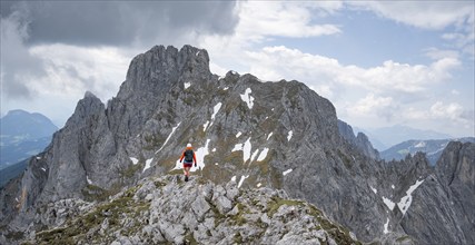 Mountaineer with helmet, ascent to the Ackerlspitze, Wilder Kaiser, Kaiser Mountains, Tyrol,