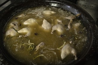 Cooking ducks in eternal soup at the Mei Yuan restaurant in the Jinlin Hotel, Nanjing, China, Asia