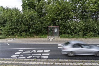 Bus shelter, bus stop Schalloh, in the countryside, Sauerland, near Soest-Bergede, country road