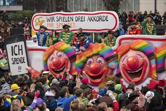 Rose Monday parade in Düsseldorf, themed floats of carnival societies and other participants in the