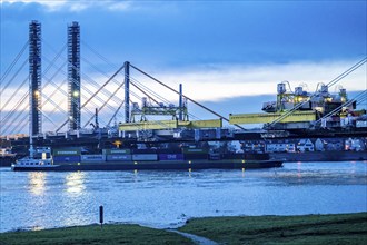 New construction of the Neuenkamp motorway bridge on the A40, over the Rhine near Duisburg, shortly