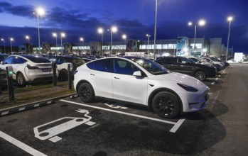 Tesla vehicles are charged at a charging station at the Tesla factory, Grünheide, 13.01.2023